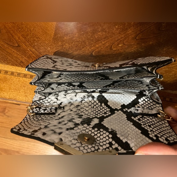 Urban Expressions Hester Snake Skin Vegan Leather Crossbody Bag Women’s NWT - Picture 6 of 7